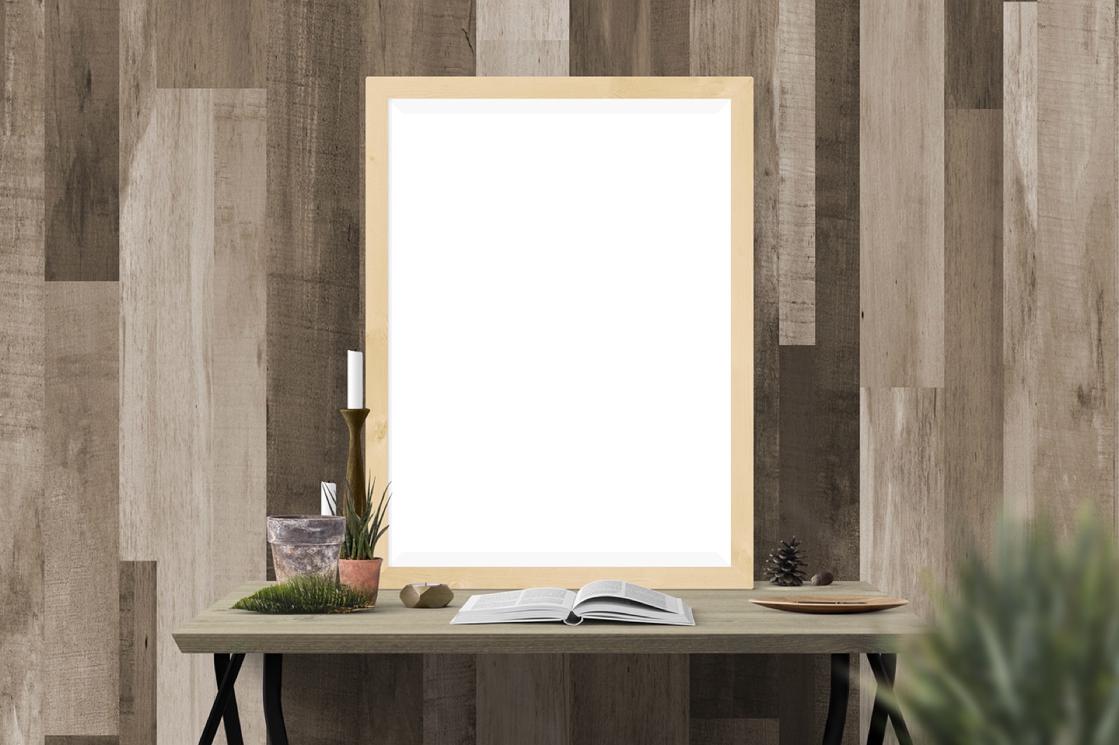 Guirlande de polaroids suspendue avec des pinces en bois sur un mur de chambre